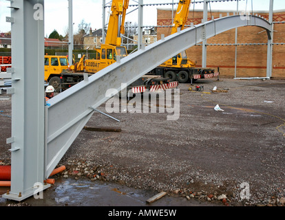 Sci pronti per l'affilatura, fissati al banco da lavoro con morse Foto  stock - Alamy