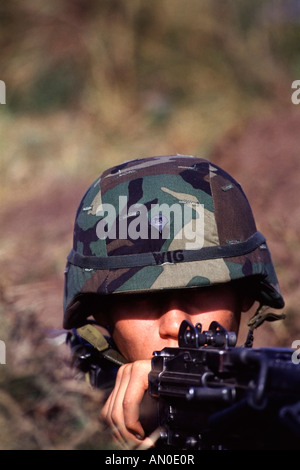 American Soldier aiming his M60 Machine gun during 'Peacekeeper 94' a Russian American military exercise in Totskoye, Russia Stock Photo