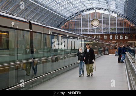 Passengers Make Their Way Past A Stationary Eurostar Train In St 