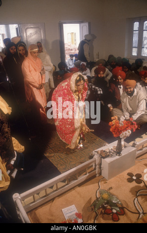 Giving gifts to the bride and groom at a Sikh wedding ceremony in Patiala, Punjab, India. Stock Photo