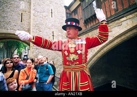 England, London, Tower of London, Beefeater in State Dress giving Guided Tour to Tourists Stock Photo