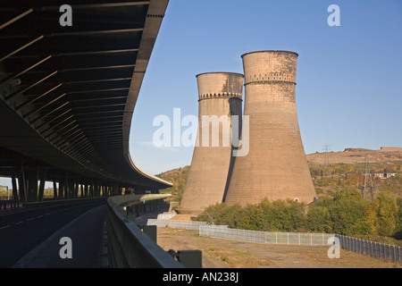 Tinsley viaduct and cooling towers Sheffield Stock Photo