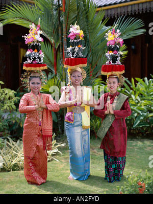 Penang Cultural Centre / Girls Dressed in Malay Traditional Costume ...