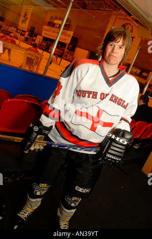 pic martin phelps 17 06 06 reporter nick swindon ice hockey tournament at the link centre debbie palmer Stock Photo