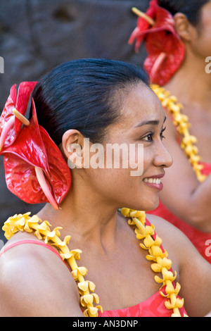 Young Hawaiian women perform traditional hula dances in Waikiki Hawaii Stock Photo