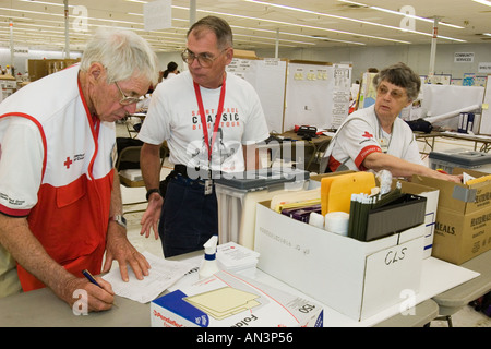 Red Cross Volunteers Coordinate Hurricane Katrina Relief Stock Photo