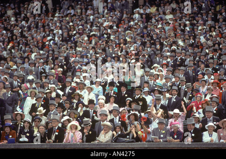 Royal Ascot crowd of racegoers watching horse racing from the Grand Stand 1980s 1985 England UK HOMER SYKES Stock Photo