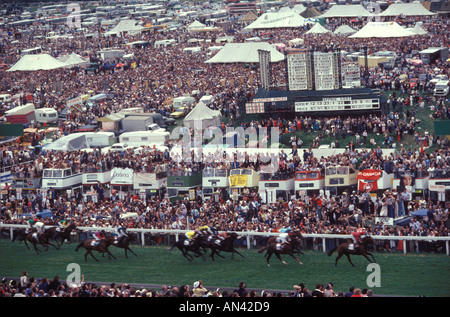 Derby Day Horse race Epsom Downs Surrey looking across the race track to the spectators on The Hill. Annually June 1980s 1985 HOMER SYKES Stock Photo