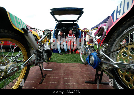 pic martin phelps 07 05 06 chippenham grass track racing at allington matthew klassen with his two bikes Stock Photo