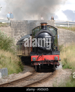 City of Truro 3717 GWR 3700 Class 3440 the first steam engine to Stock ...