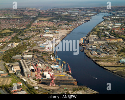 Shipbuilding on the River Tyne, Wallsend, Newcastle upon Tyne, North East England, looking east towards Tynemouth Stock Photo