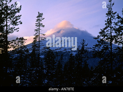 MOUNT SHASTA one of the CASCADE volcanoes at sunset NORTHERN CALIFORNIA Stock Photo