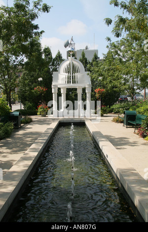 Monument To Charles F Kettering Inventor At Riverscape Dayton Ohio Water fountain at front Stock Photo