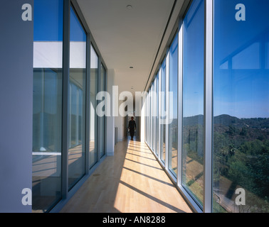 Oshry Residence, Bel Air, California. Footbridge. Architect: SPF Architects Stock Photo