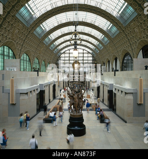 Musee D' Orsay, Paris. Interior. Architect: Victor Laloux 1900, Gae Aulenti 1980s Stock Photo