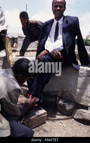 Shoe shine and business man in Addis Ababa Ethiopia Stock Photo