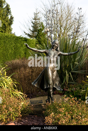 Bronze statue of Dame Margot Fonteyn by Nathan David FRBS with her dancing Ondine Stock Photo