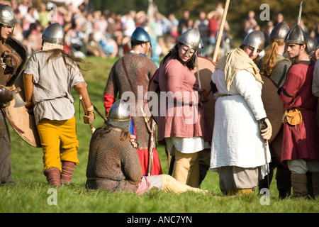 King Harold s soldiers during a lull in fighting during the Battle of Hastings re enactment 2007 Stock Photo