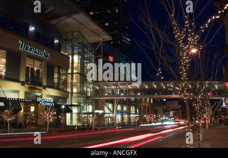 USA, Washington, Bellevue, Downtown, Lincoln Town Center, shopping and dining. Stock Photo