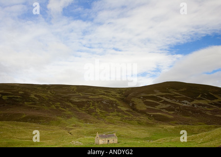 Derelict cottage in Glen Clunie Scotland Stock Photo