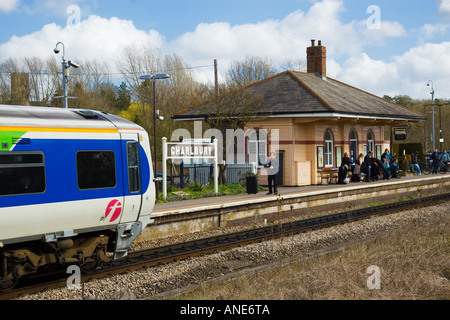 First Great Western train arrives at Charlbury Station Oxfordshire The Cotswolds UK Stock Photo