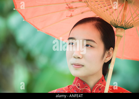 Young woman wearing traditional Chinese clothing, holding parasol Stock Photo