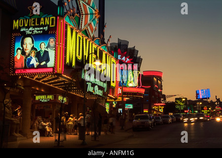 Clifton Hill is the major tourist promenade in niagara Falls. The street contains a number of gift shops, restaurants, hotels an Stock Photo