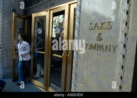 Christmas shoppers at Saks Fifth Avenue in NYC Stock Photo