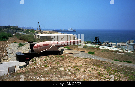 MALTA FORT RINELLA THE ARMSTRONG 100 TON GUN AND SHELLS  2006 Stock Photo