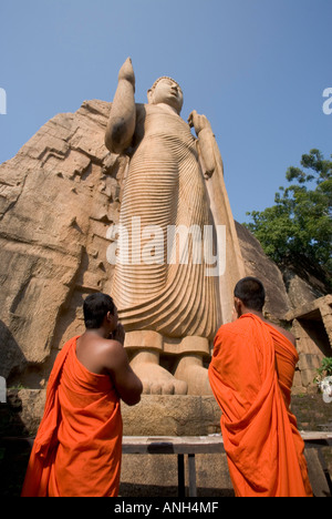 The giant standing Aukana Buddha, Aukana, Sri Lanka Stock Photo