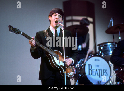 BEATLES Paul McCartney in 1964 with his Rickenbaker bass guitar Stock Photo