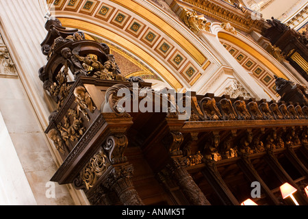 UK London Saint PaulÕs Cathedral Bishops throne and choir stalls decorated by Grinlings Gibbons woodcarvings Stock Photo