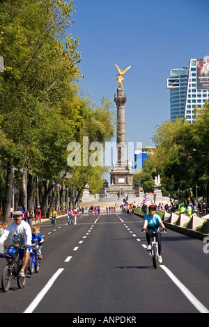 Bicyclists on Paseo de la Reforma Mexico City Stock Photo - Alamy