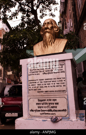 The Rabindranath Tagore (1861 - 1941) statue in Sudder Street, Kolkata, India. Stock Photo