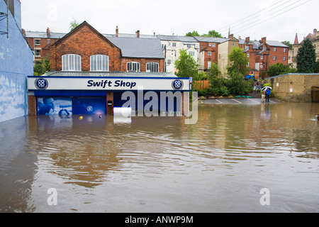 FLOODS IN GLOUCESTERSHIRE JULY 2007 UK VEHICLES WITH LOW AIR INTAKES ...