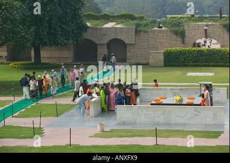 INDIA, Old Delhi: Raj Ghat, Eternal Flame marks the spot of Mahatma Gandhi's Cremation in 1948 Stock Photo