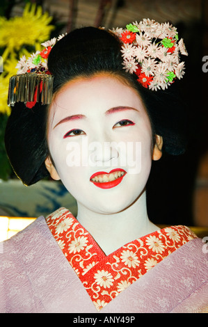 Japan, Honshu Island, Kyoto Prefecture, Kyoto City. Maiko (Trainee Geisha) entertainment at a formal dinner banquet. Stock Photo