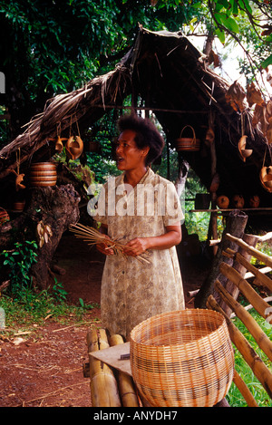 Carib Indian woman weave baskets from L'arouma reed, Carib Nation Territory, Dominica, Caribbean Stock Photo