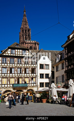 STREET AND SQUARE ILLUSTRATING CAFE CULTURE IN STRASBOURG Stock Photo