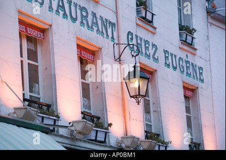 FRANCE, PARIS, Montmartre: Place du Tertre, Restaurant Chez Eugene, Exterior Stock Photo