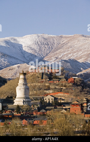 Mountains of Wutai Shan in winter, Five Terrace Mountain, Great White Pagoda, Northern Terrace, Buddhist Centre, town of Taihuai Stock Photo