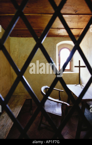 Cell of a monk with grid and cross, Convento di San Francesco, Fraciscan cloister, Fiesole, near Florence, Tuscany, Italy Stock Photo