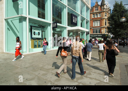 Oxford Street pavement Gap store with shoppers Stock Photo