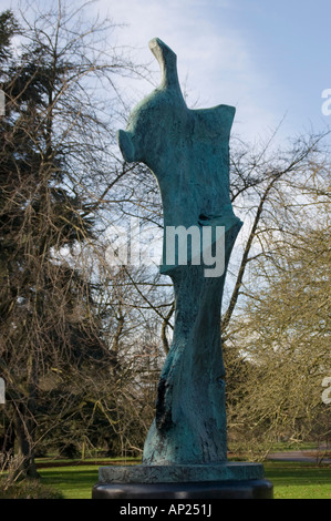 Henry Moore at Kew, Large Standing Figure Knife Edge 1976 Stock Photo