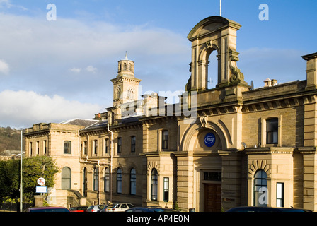 dh Salt Mill SALTAIRE WEST YORKSHIRE Titus Salts Old mill textile buildings victorian factory unesco world heritage building Stock Photo