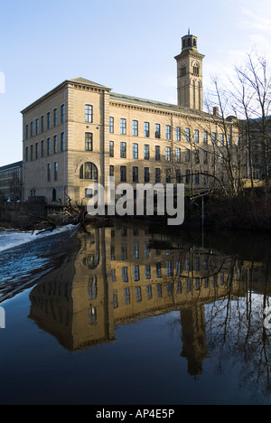 dh Titus Salts New mill SALTAIRE WEST YORKSHIRE Salt unesco world heritage factories english textile industry manufacturing england 19th century uk Stock Photo