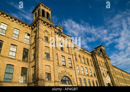 dh Titus Salt Old mill england SALTAIRE YORKSHIRE Buildings industrial exterior 19th century victorian textile heritage UK factory building factories Stock Photo