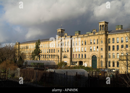 dh Titus Salts Old mill buildings SALTAIRE WEST YORKSHIRE 19th century factory victorian factories england industrial uk unesco building Stock Photo