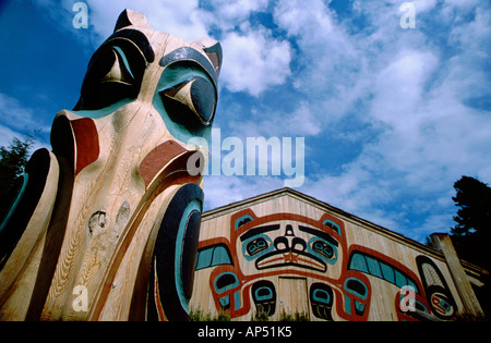 North America, United States, Alaska, Ketchikan, Saxman Totem Park. Tlingit totem pole in front of Beaver Clan House. Stock Photo