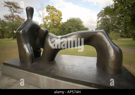 Henry Moore sculpture Reclining Figure Arch Leg 1969-70 Stock Photo